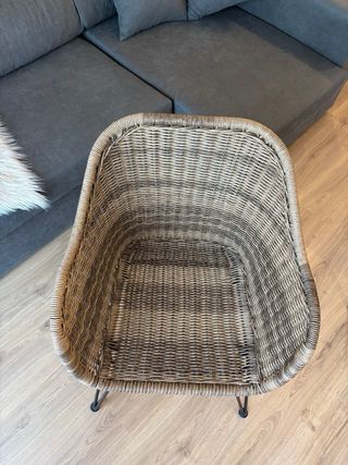 Silla ratán Kave Home patas negras