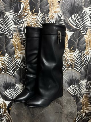 Stivali neri con risvolto