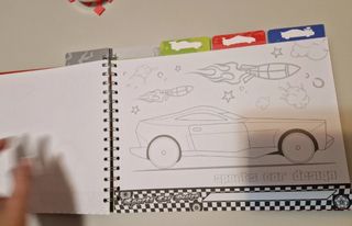 Blocco disegni auto sportive con stencils e sticke