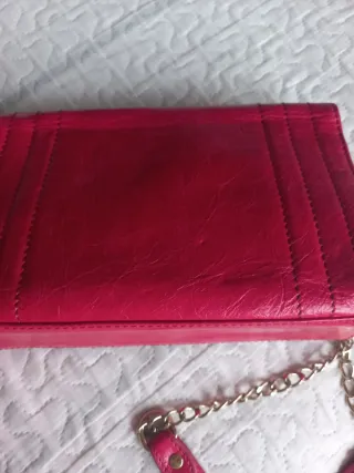 Bolso rosa con detalles dorados