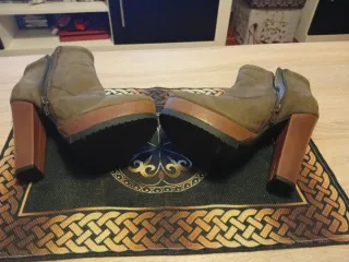 Botines tacón marrón