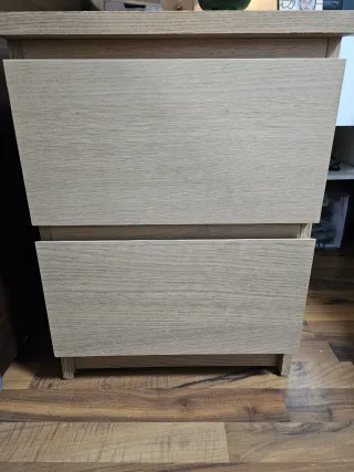 Mesita de noche de madera