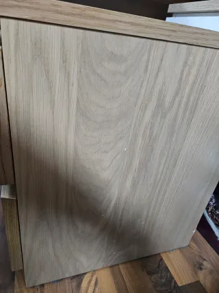 Mesita de noche de madera