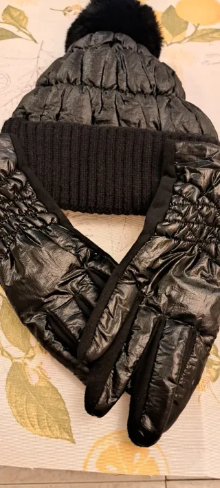 Conjunto gorro y guantes negro