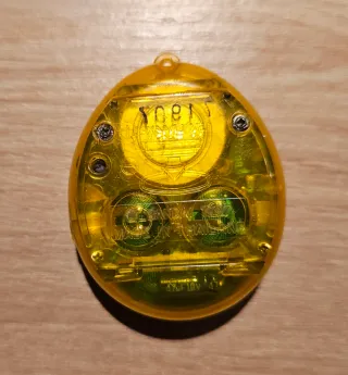 Tamagotchi Original Bandai 1997 Amarillo