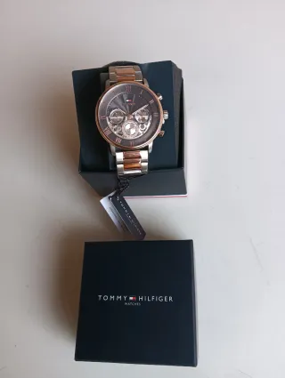 Reloj Tommy Hilfiger Bicolor Dorado y Plateado