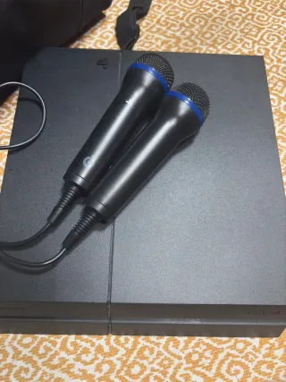 PS4 + 2 Micrófonos