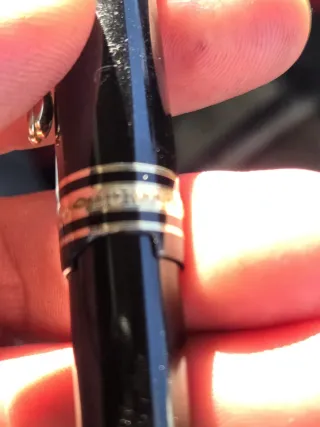 Pluma Montblanc Negra con Detalles Dorados
