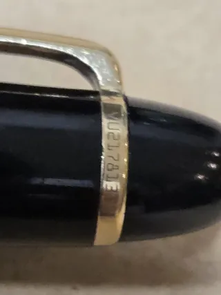 Pluma Montblanc Negra con Detalles Dorados