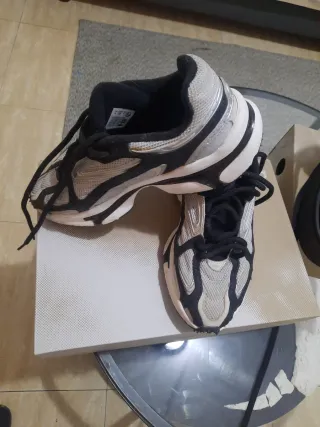 Zapatillas Lacoste Negras Gris y Blancas  1 So/uso