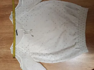 Blusa blanca con estampado plateado talla 38