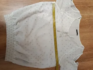 Blusa blanca con estampado plateado talla 38