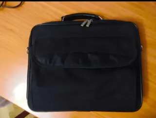 Maletín negro para ordenador portátil