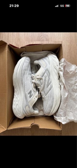 New Balance 1080 V13 Gris y Blanco