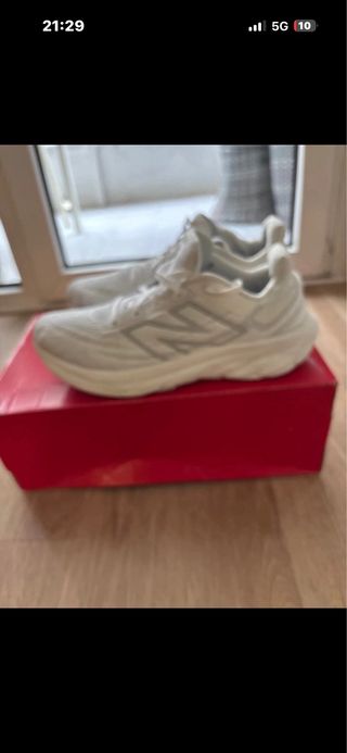 New Balance 1080 V13 Gris y Blanco