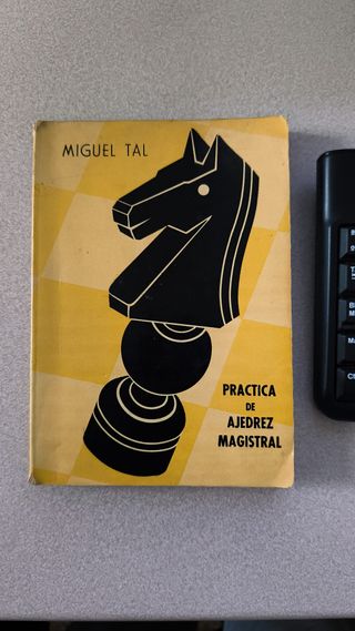 El ajedrez de Mihail Tal en dos libros.