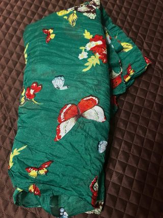 Sciarpa verde con fantasia farfalle