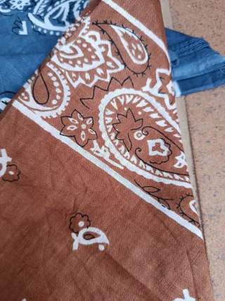 5 Pañuelos estilo bandana 4 azul y 1 marrón