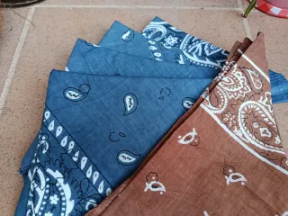 5 Pañuelos estilo bandana 4 azul y 1 marrón