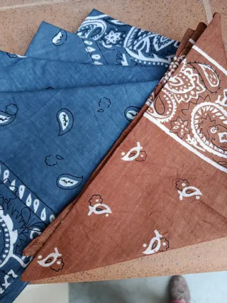 5 Pañuelos estilo bandana 4 azul y 1 marrón