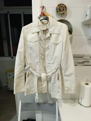 Gabardina beige de mujer