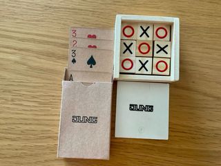 Juego de cartas y Ta Te Ti JUNG/a estrenar