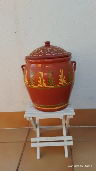 Orza de barro esmaltada con tapa