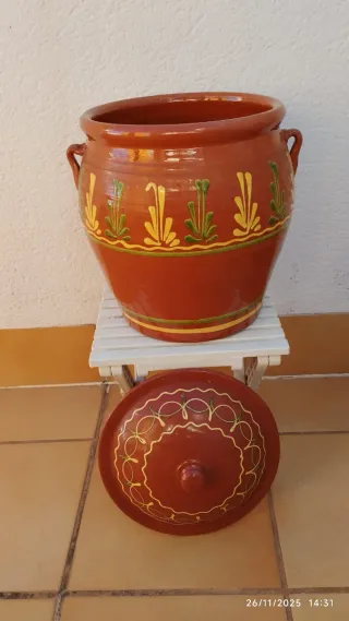 Orza de barro esmaltada con tapa