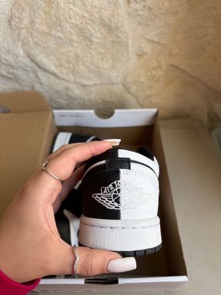 Jordan 1 Low SE Limited Edition
