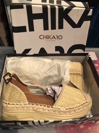 Sandalias Chika10 Beige y Marrón