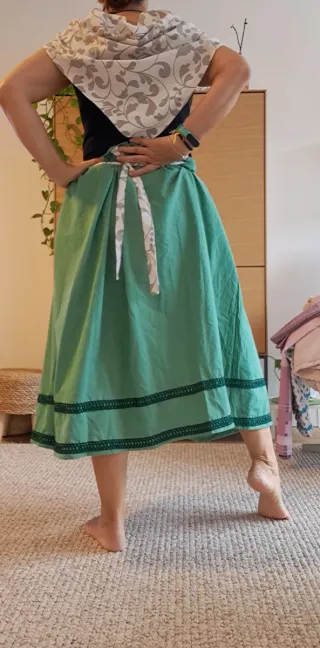 Falda 84, delantal y pañuelo baserritarra, casera,