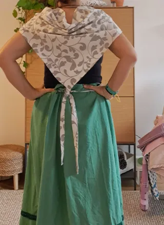 Falda 84, delantal y pañuelo baserritarra, casera,