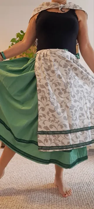 Falda 84, delantal y pañuelo baserritarra, casera,