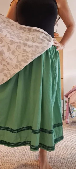 Falda 84, delantal y pañuelo baserritarra, casera,