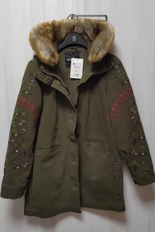 Parka Desigual capucha bordados