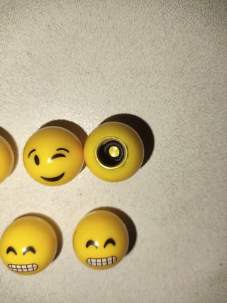 Tapones de válvula emoji divertidos