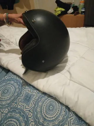 Casco de moto negro