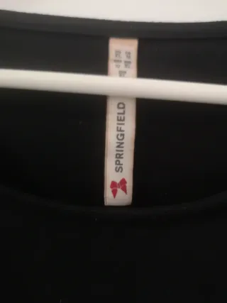 Vestido negro Springfield con tachuelas