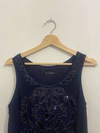 Vestido azul con abalorios