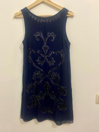 Vestido azul con abalorios