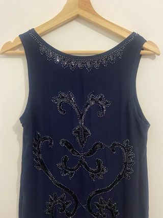 Vestido azul con abalorios
