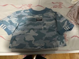 Camiseta Adidas Camuflaje Azul y Gris