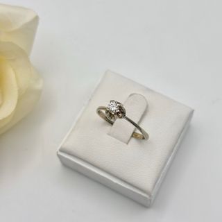 Anillo de oro 18kt con diamante