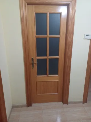 Puerta madera maciza