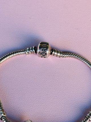 Pulsera Pandora y Charm