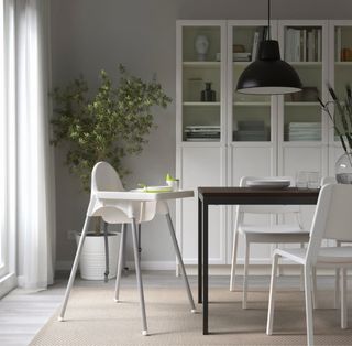 Trona de bebé blanca