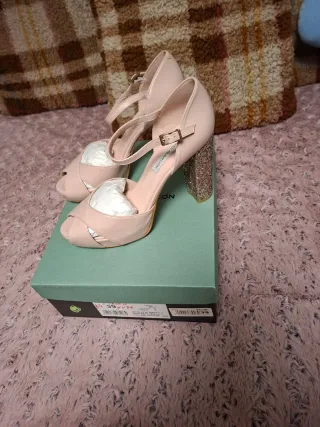 Tacones dorados y rosas talla 39