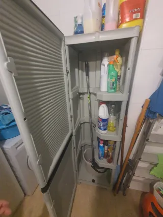 Armario Escobero PVC Gris