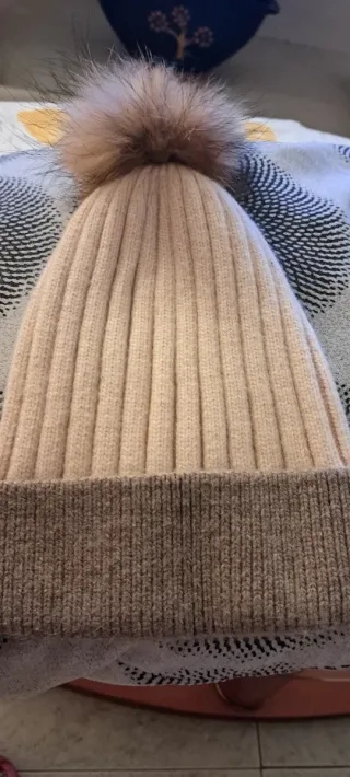 Gorro de lana con pompón