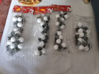 Árbol de Navidad adornado y Belén